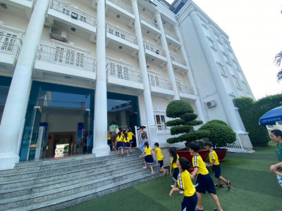 Trường MN Họa Mi tổ chức cho các bé tham quan trải nghiệm  "Em là học sinh lớp 1"