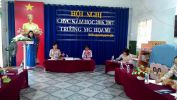 Cô Nguyễn Thị Lệ Nga đọc báo cáo thực hiện nhiệm vụ