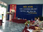 Cô Tú Anh dẫn chương trình hội nghị